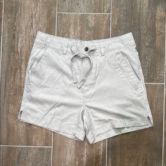 Magellan Outdoors Women's Gray Cargo Shorts - Picture 1 of 9